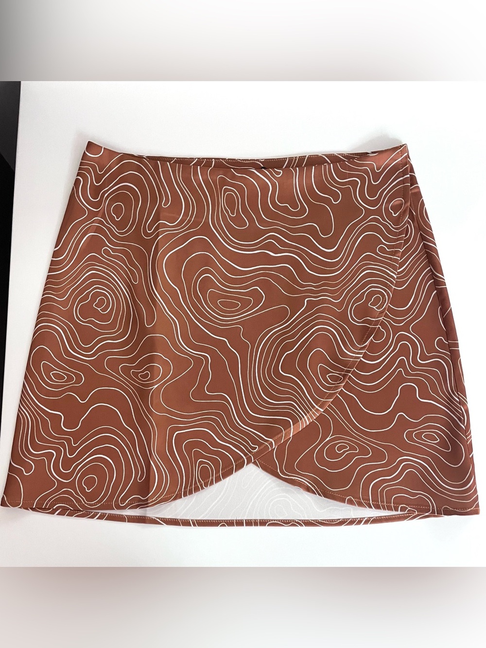 NWOT SATIN TULIP SKIRT
